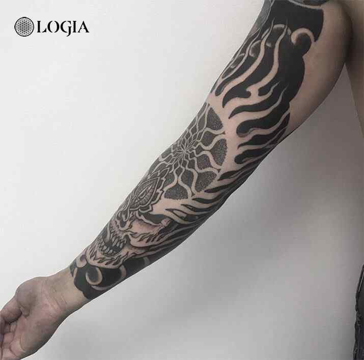 tatuajes-calavera-brazo-logia-barcelona-willian-spinola 